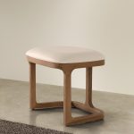 Banquette en similicuir couleur sable – Angel Cerdá