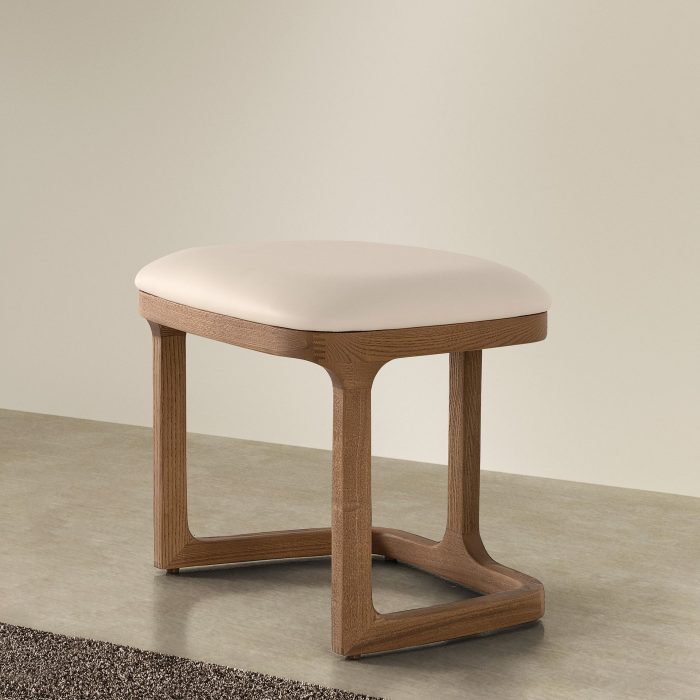 Banquette en similicuir couleur sable – Angel Cerdá Banquette en similicuir couleur sable – Angel Cerdá