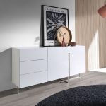 Buffet en bois blanc et acier chromé – Angel Cerdá
