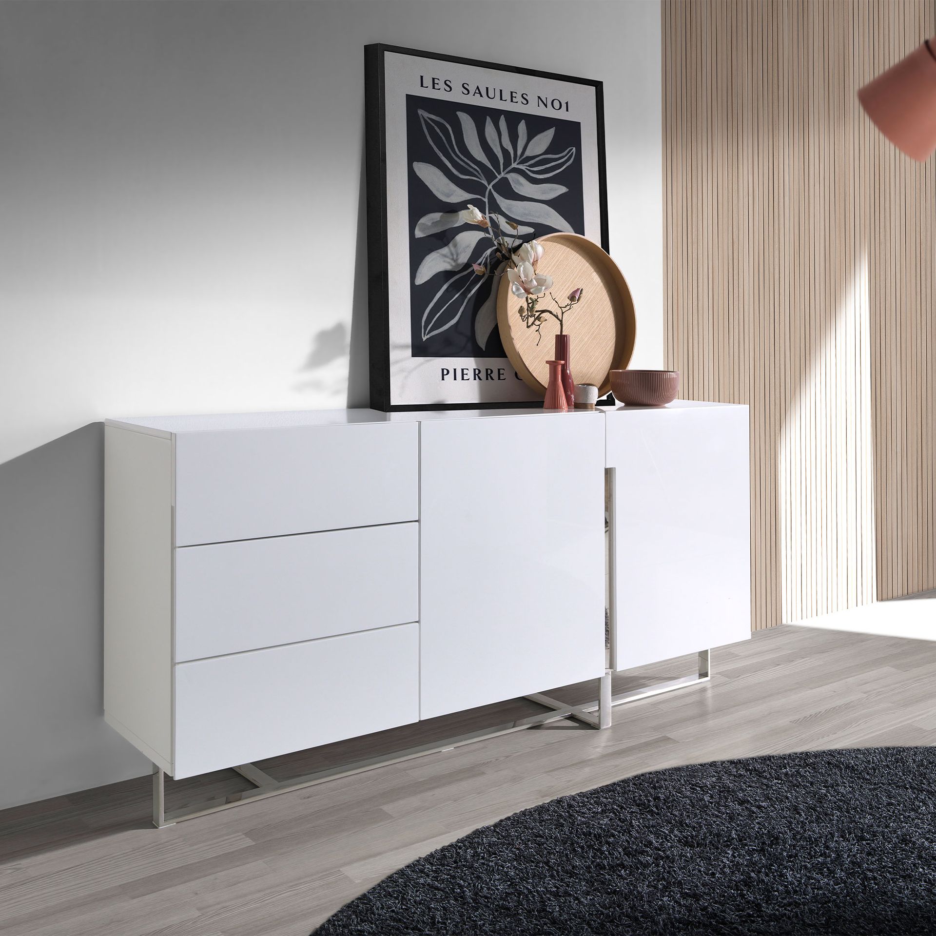 Buffet en bois blanc et acier chromé – Angel Cerdá