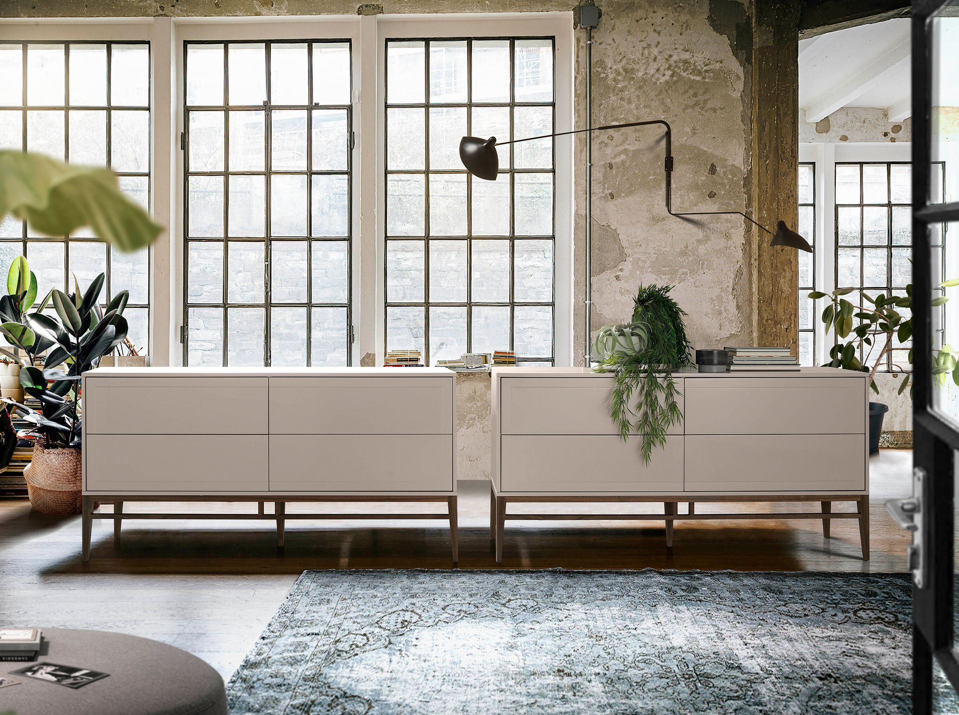Buffet en bois gris et noyer – Angel Cerdá