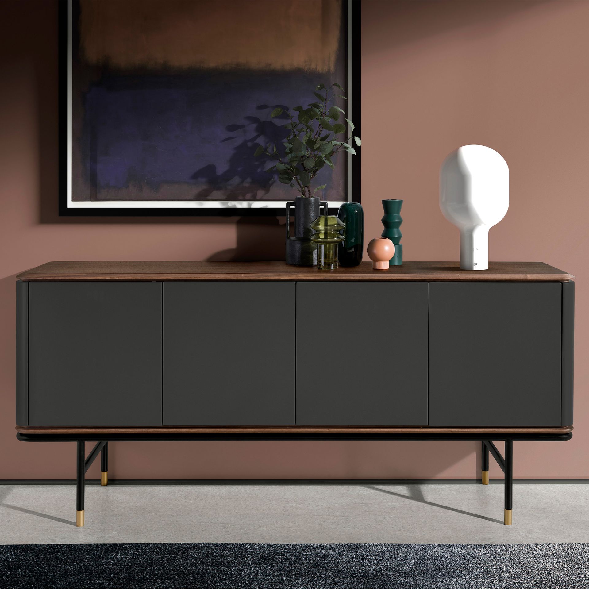Buffet en bois gris foncé, acier noir et plateau en noyer – Angel Cerdá