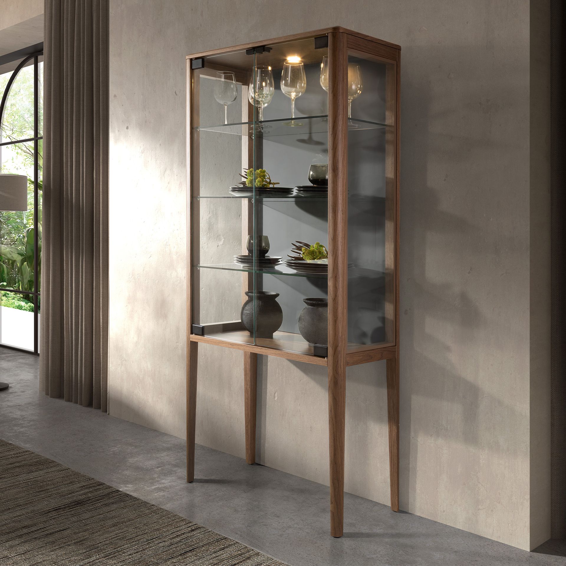 Buffet haut en verre trempé et noyer avec éclairage intérieur – Angel Cerdá