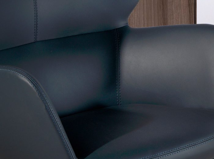 Chaise de bureau pivotant en similicuir bleu – Angel Cerdá
