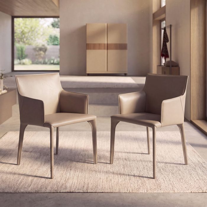 Chaise en cuir régénéré couleur vison – Angel Cerdá