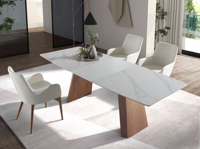 Chaise en similicuir blanc – Angel Cerdá
