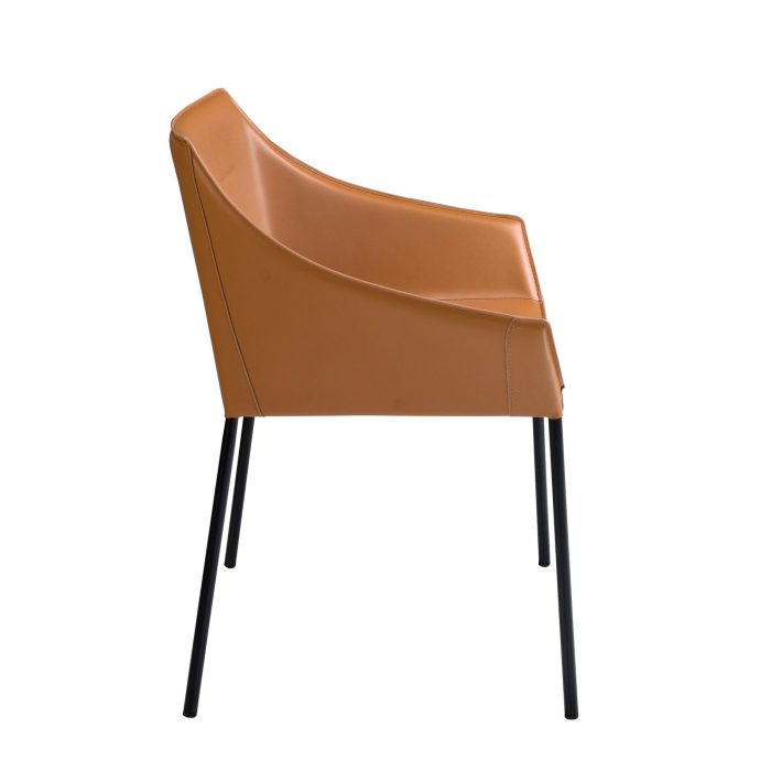 Chaise en similicuir marron – Angel Cerdá
