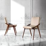 Chaise en similicuir vison – Angel Cerdá