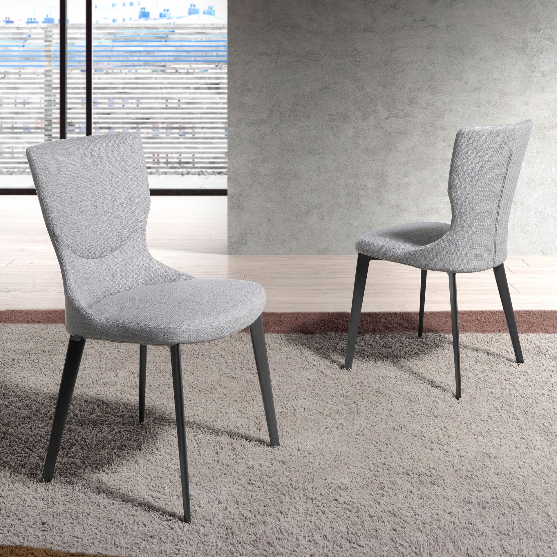 Chaise en tissu gris – Angel Cerdá