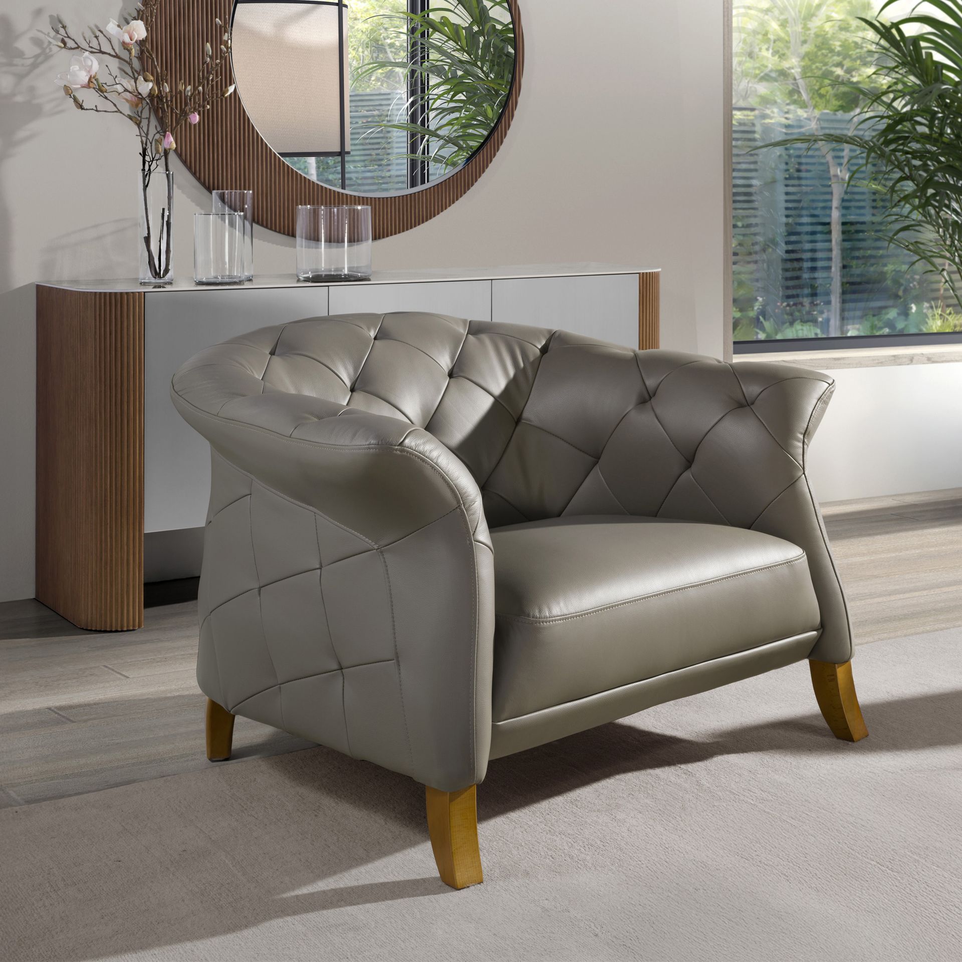 Fauteuil en cuir gris – Angel Cerdá
