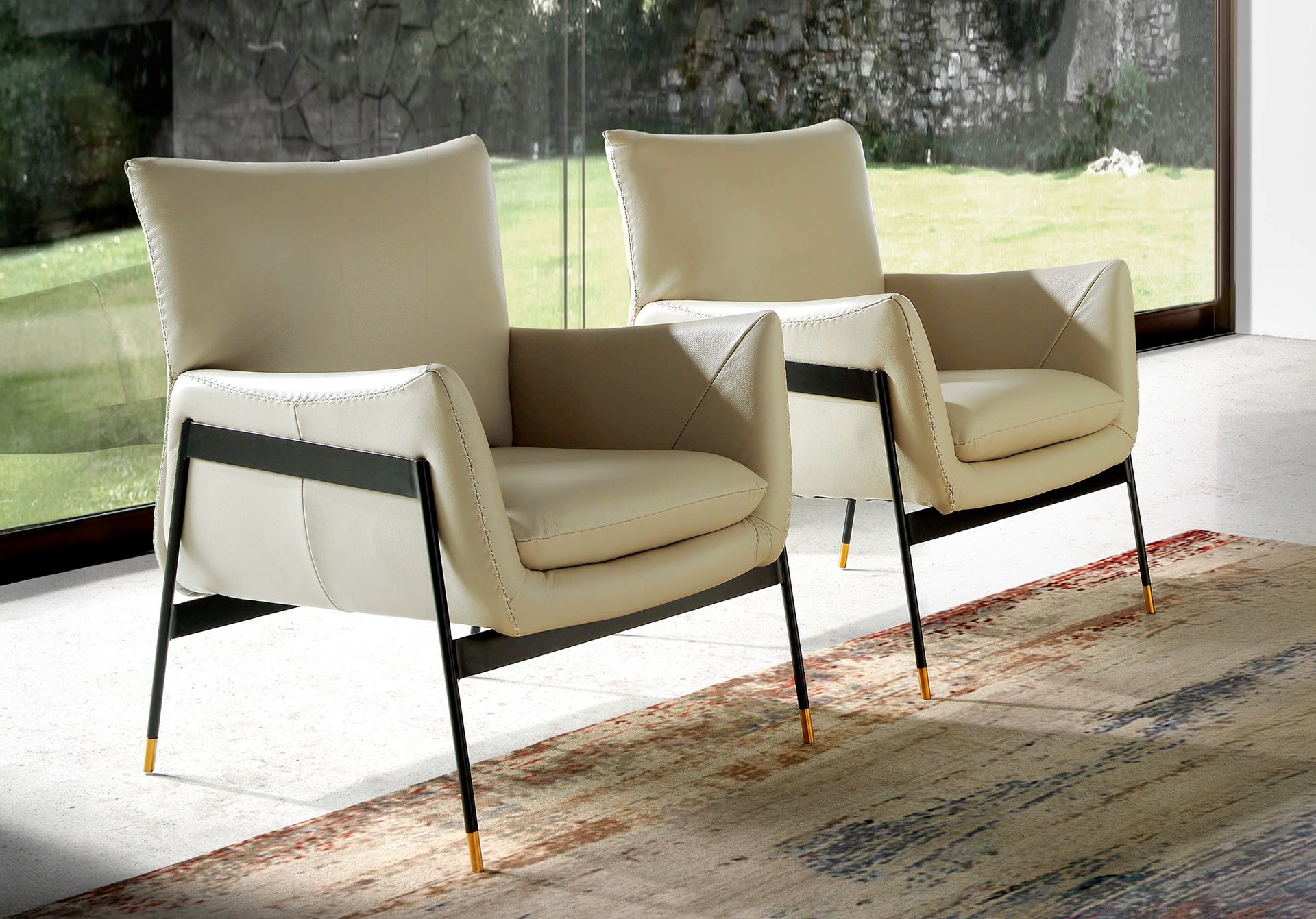 Fauteuil en cuir gris perle – Angel Cerdá