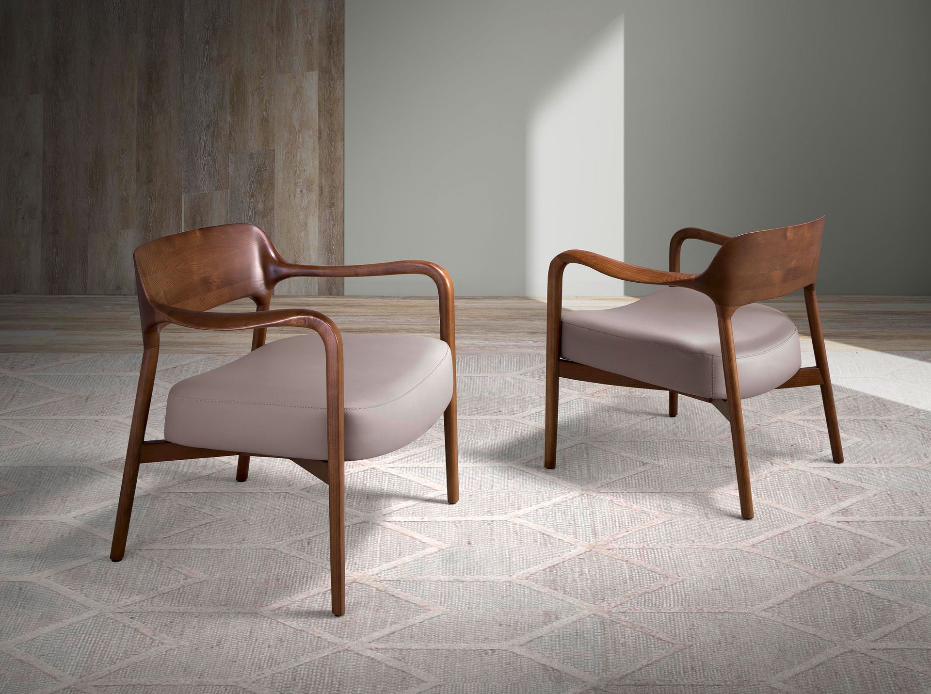 Fauteuil en similicuir noyer et vison – Angel Cerdá