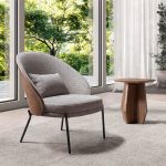 Fauteuil en tissu gris et noyer – Angel Cerdá