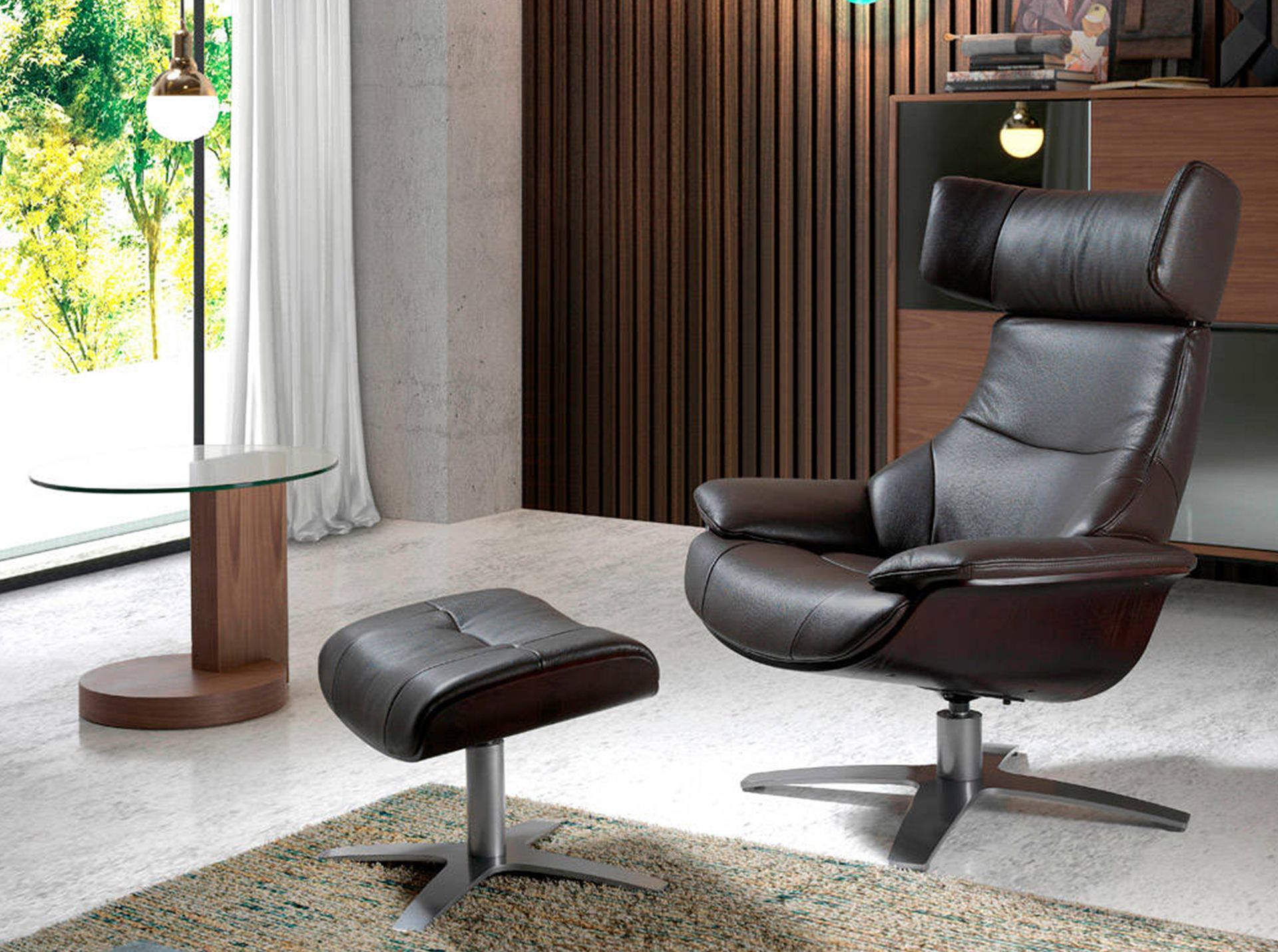 Repose-pieds en cuir brun chocolat – Angel Cerdá