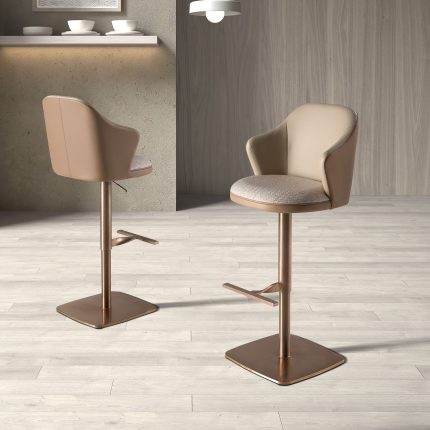 Tabouret pivotant en tissu crème marbré et similicuir marron – Angel Cerdá