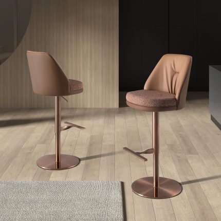 Tabouret pivotant en tissu marron marbré et similicuir marron – Angel Cerdá